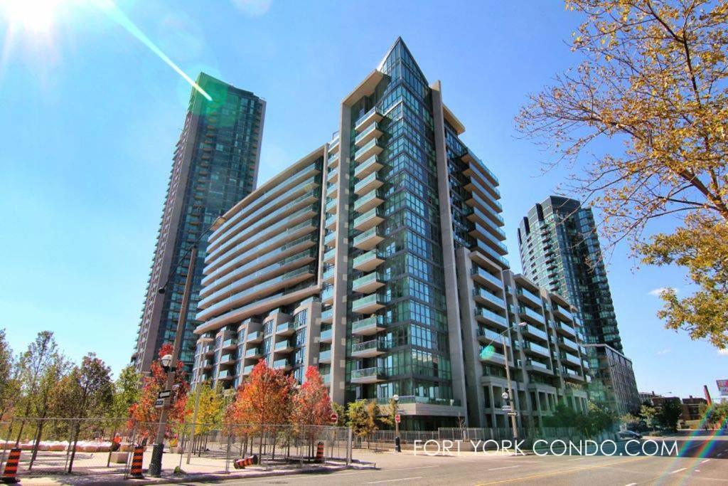 Lakefront Living Downtown Toronto - Free Parking, Gym, Indoor Pool المظهر الخارجي الصورة