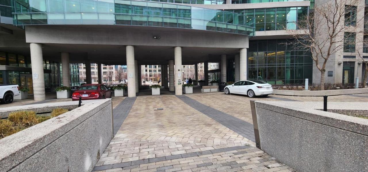 Lakefront Living Downtown Toronto - Free Parking, Gym, Indoor Pool المظهر الخارجي الصورة